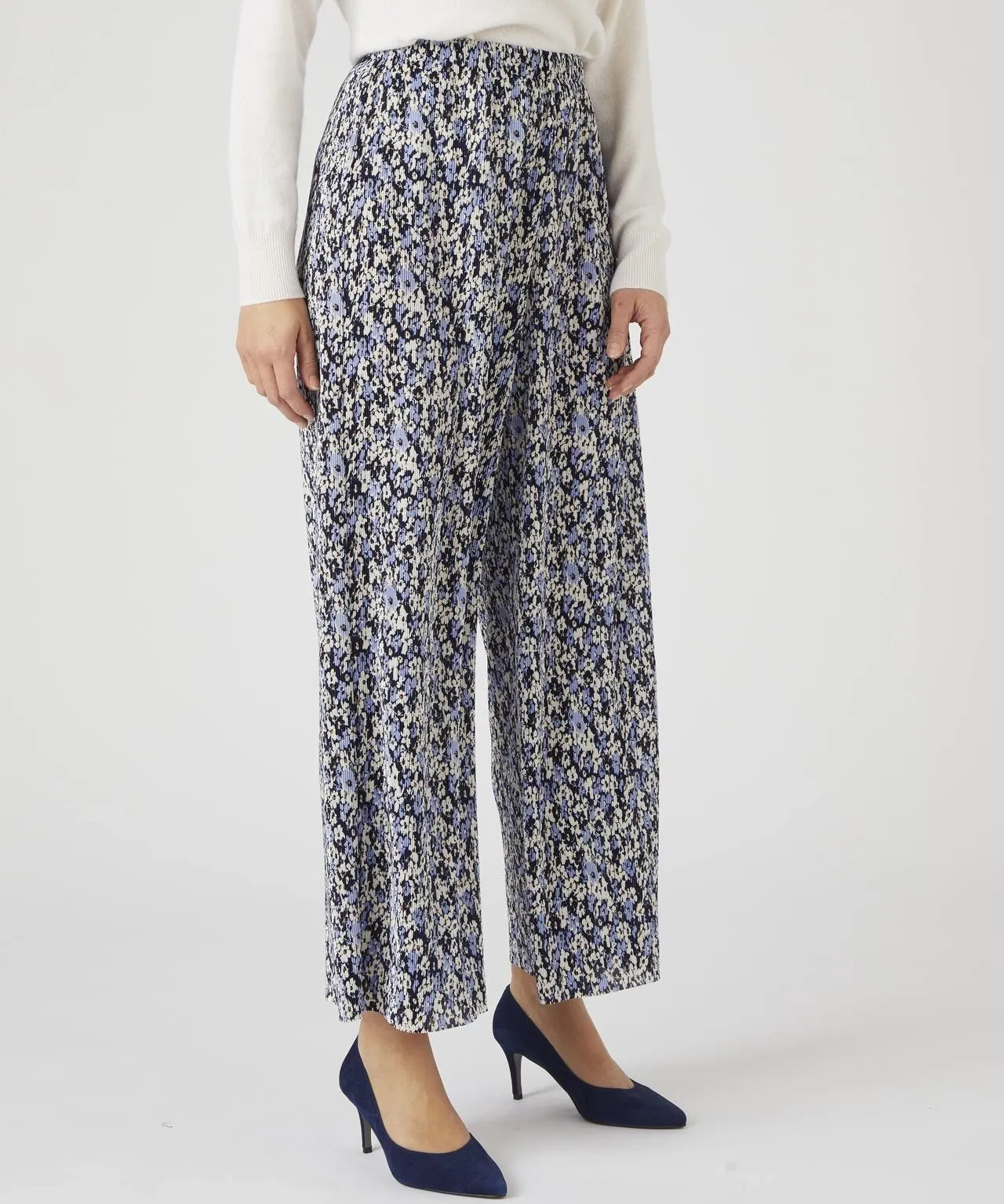 Chic Pleated Trousers