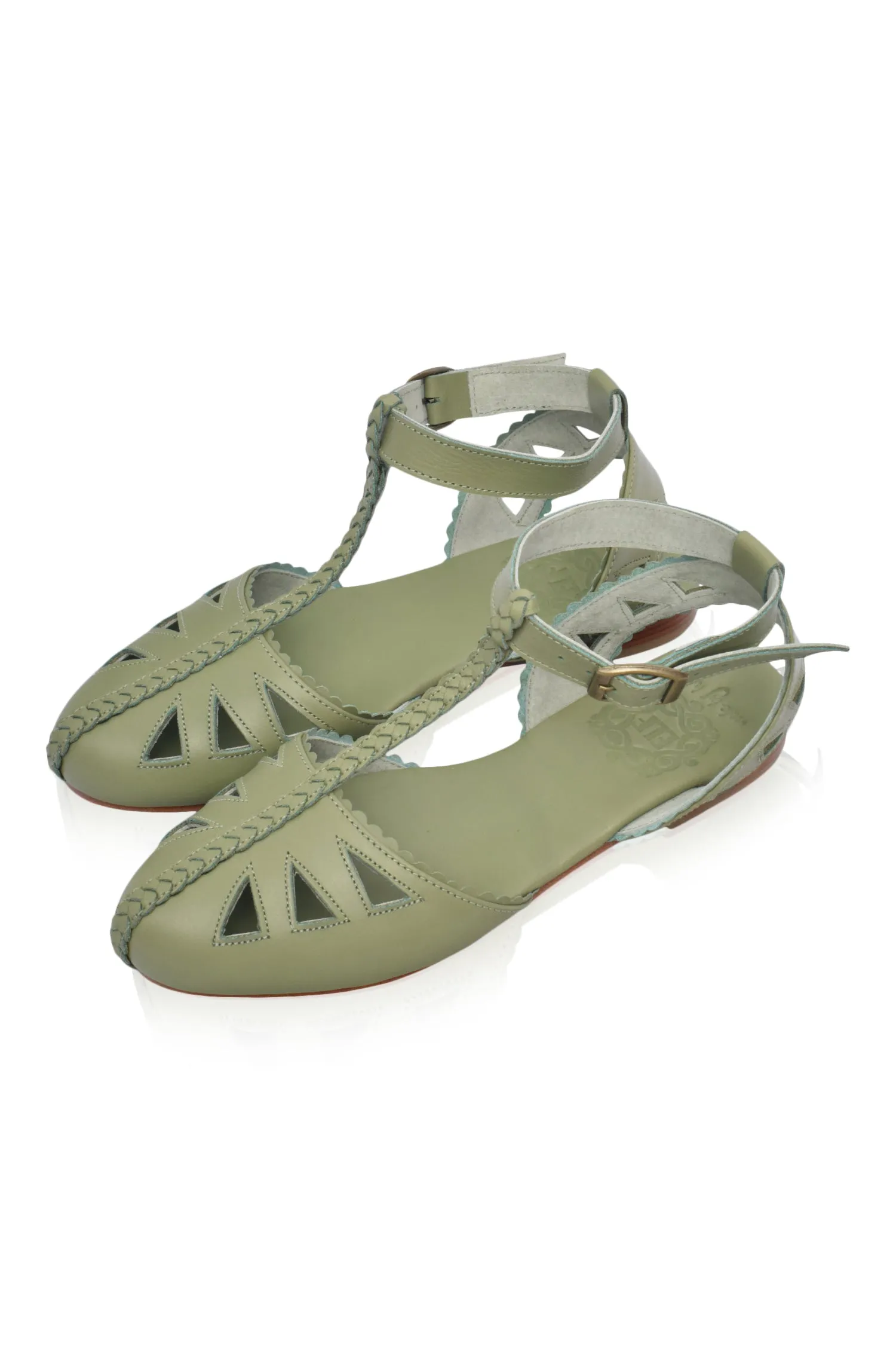 T-strap Leather Sandals with Bounty Design