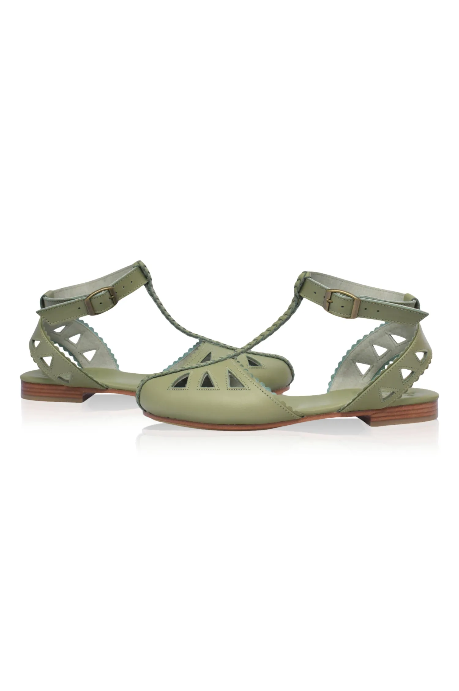 T-strap Leather Sandals with Bounty Design