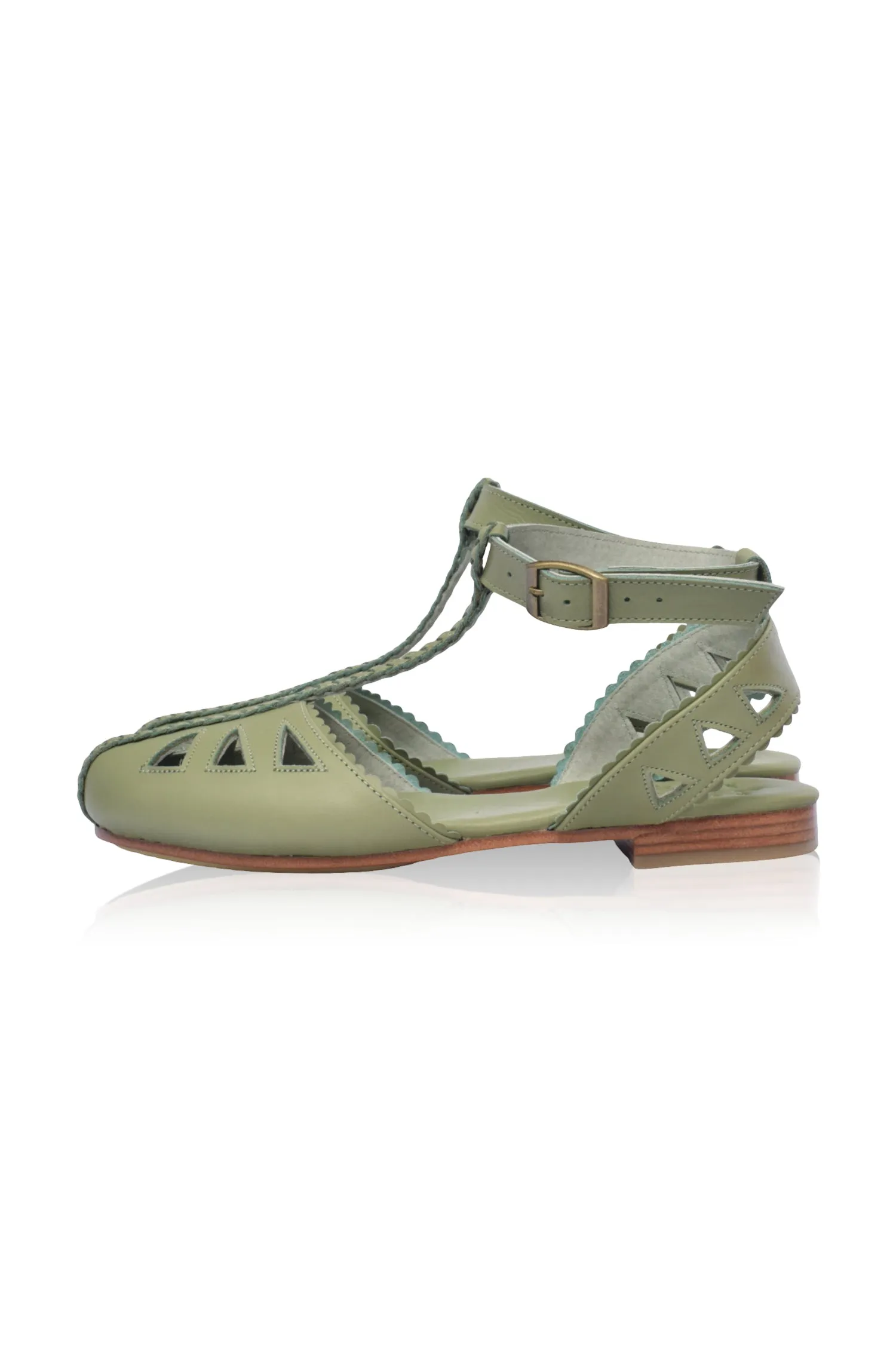 T-strap Leather Sandals with Bounty Design