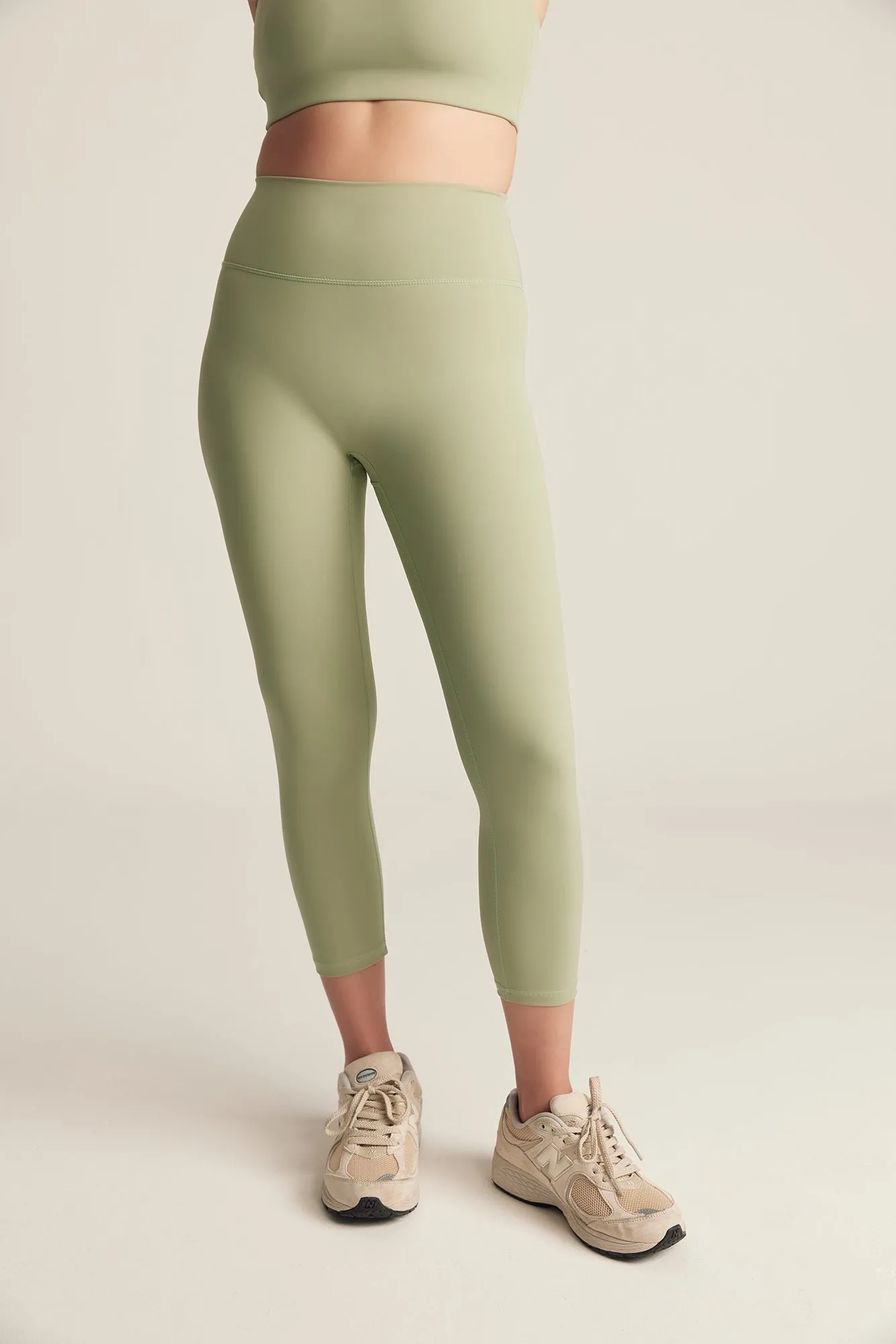 Matcha Latte Crop Leggings: Classic 21-Length